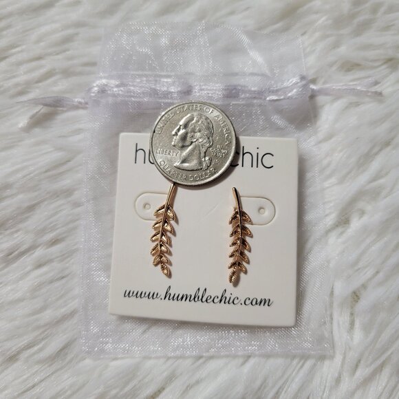 Humble Chic Leaf Design Earrings - Picture 3 of 6